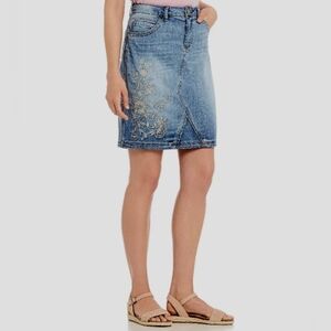 Democracy Short Denim Jean Skirt Sz 12 Embroidered Floral Design Distressed Boho